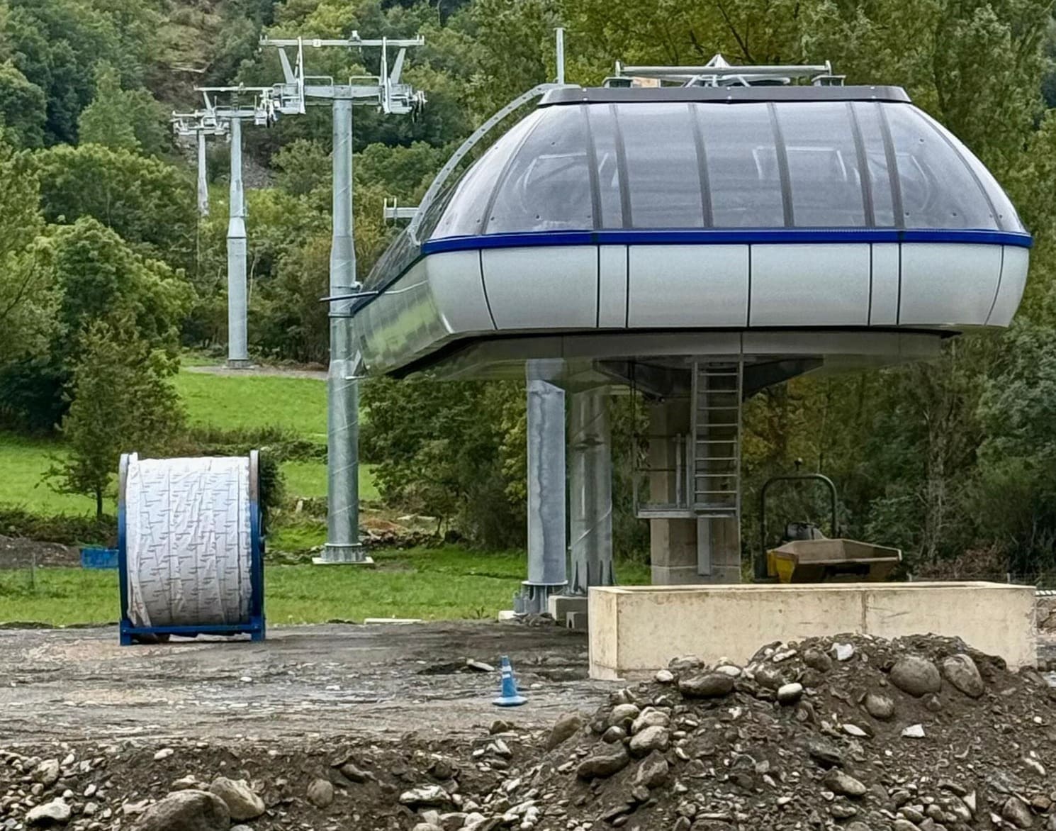 La construcción del telecabina Benasque-Cerler avanza con retos aún por resolver